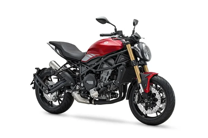 Benelli 752S – Red